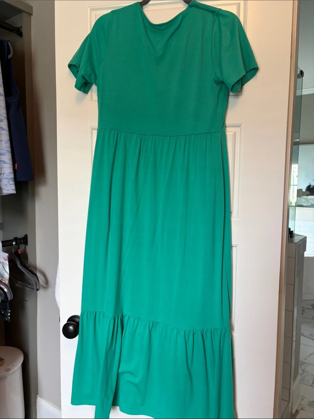 Women's Green Short-Sleeve Tiered Maxi Dress